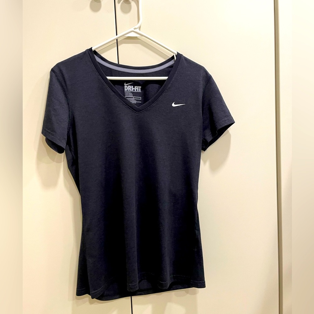 Nike dri-fit size medium, regular fit V-neck Tee in Black